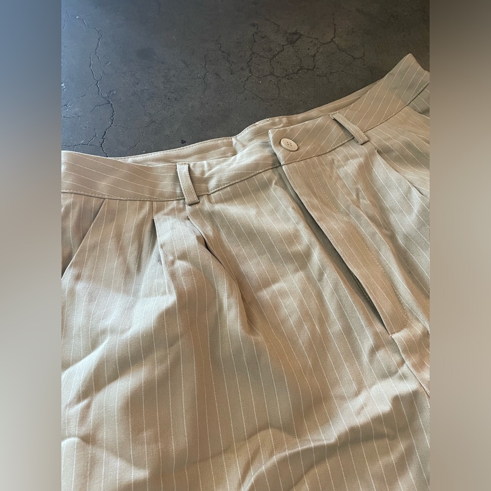 1950s-style tan & brown striped shorts.
